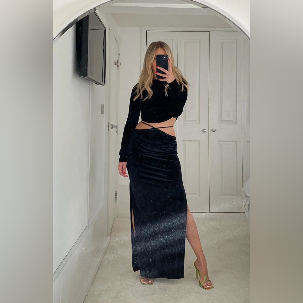 NWT NA-KD Velvet Strap Detail Skirt